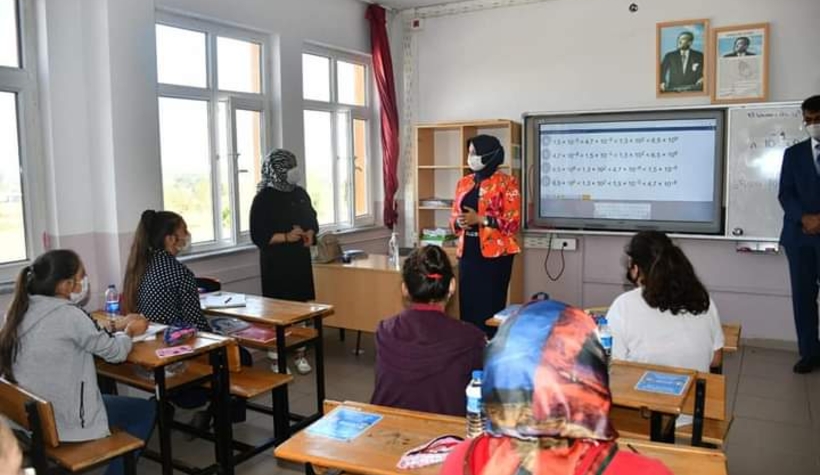 Durmuş, Erenler'de 4 okulu ziyaret etti