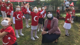 Durmuş;  İyi ki Öğretmeniz