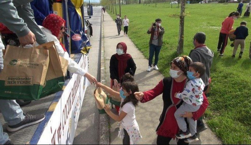 Durmuş'tan çocuklara oyuncak hediyesi