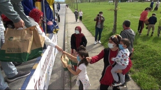 Durmuş'tan çocuklara oyuncak hediyesi