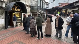Düşüşle birlikte kuyumculara akın ettiler! Altın fiyatları...