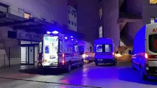 Duvara çarpan araçta 5 kişi yaralandı