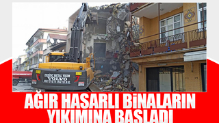 Düzce'de ağır hasarlı binalar yıkılıyor