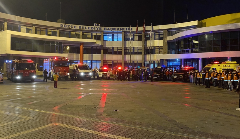 Düzce depreminde hayatını kaybedenler anıldı