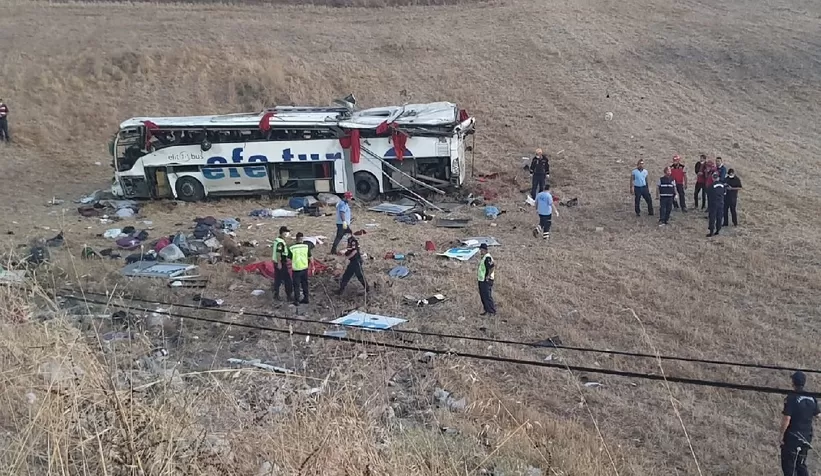 Efe Tur otobüsü devrildi: 14 ölü