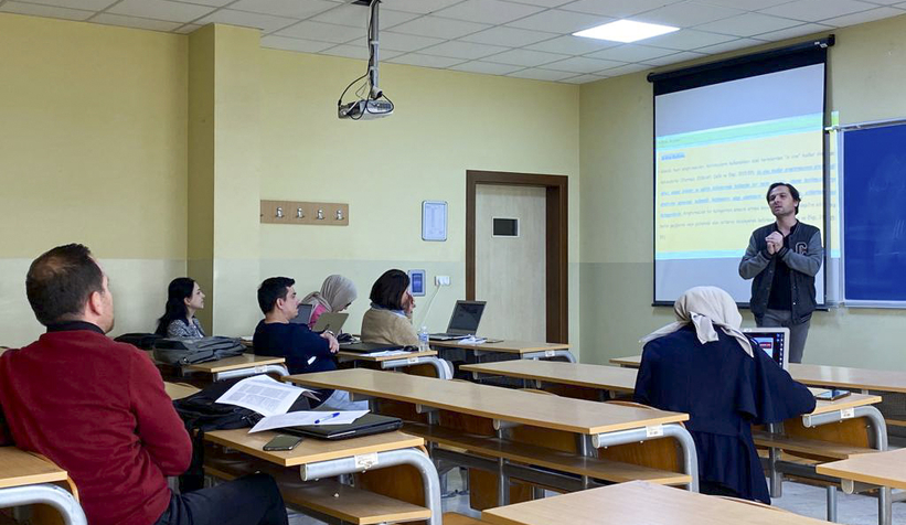 Eğitimlere akademisyenler karar veriyor