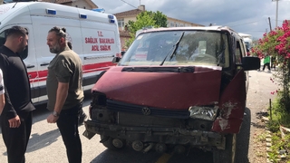 Ehliyetsiz sürücünün karıştığı kazada 3 kişi yaralandı