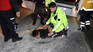 Ekiplere saldıran alkollü sürücü kelepçelenip gözaltına alındı