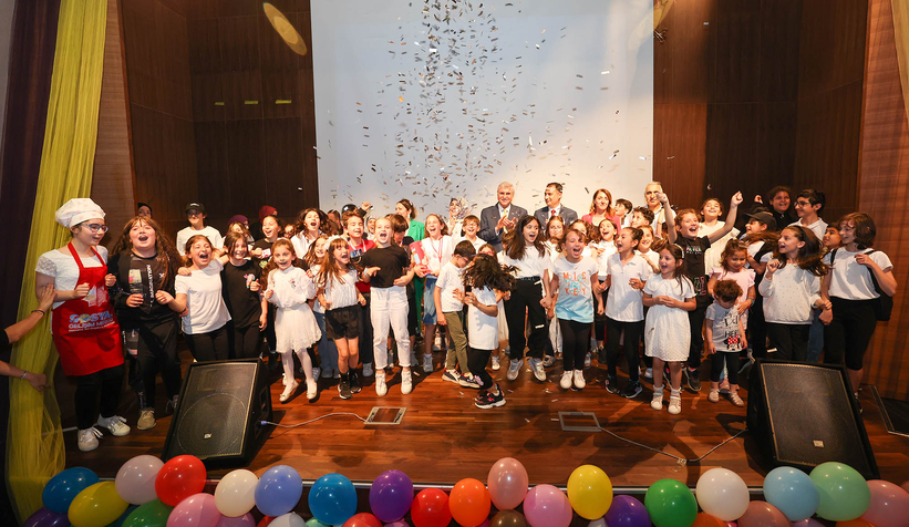 Ekrem Yüce miniklerin sevincine ortak oldu