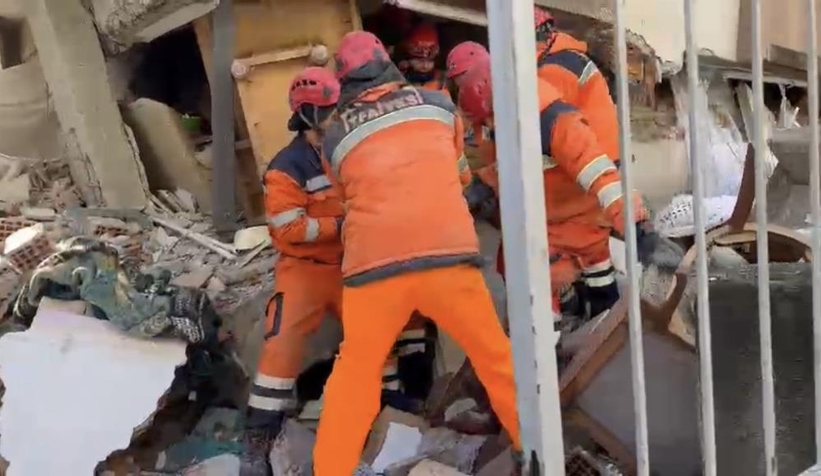 Elif'i kurtarmaya çalışırken 4 kişiyi daha canlı çıkardılar