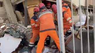 Elif'i kurtarmaya çalışırken 4 kişiyi daha canlı çıkardılar