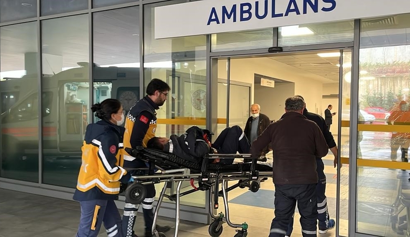 Elini makineye sıkıştıran 19 yaşındaki işçi yaralandı