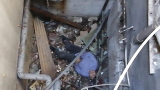 Emekli polis 6 katlı binanın çatısından düştü