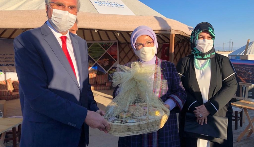 Emine Erdoğan'a BAL54'ün ürünlerini hediye edildi