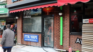 Emlakçıdaki yangını namaza gelenler fark etti