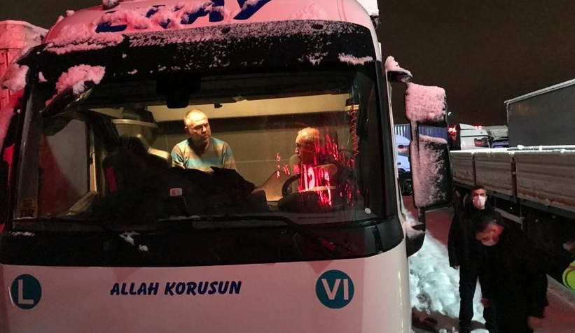 Emniyet Müdürü Kaya, tır şoförleri ile sohbet etti