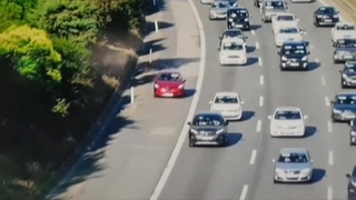 Emniyet şeridini kullananlar polis dronuna takıldılar