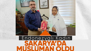Endonezyalı kadın Müslüman oldu
