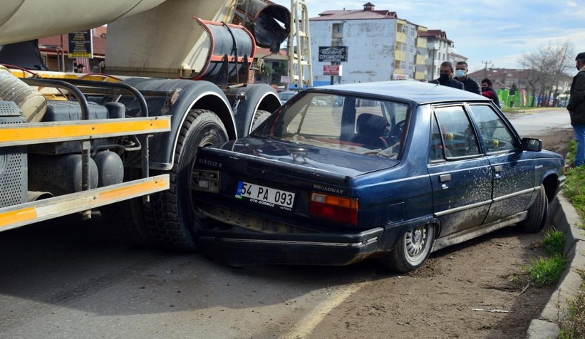 Engelli aracından kaçarken beton mikserinin altına giriyordu