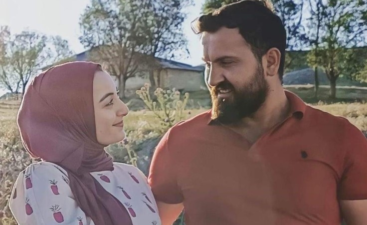 Enkaz altında kalan çift toprağa verildi