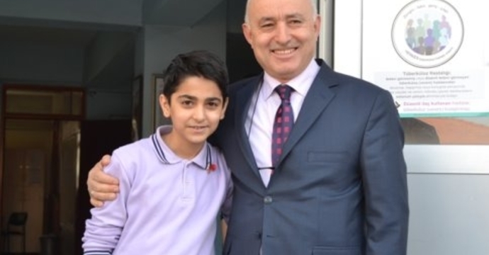 EREN AYTAÇ TEOG SINAVINDA 120 SORUYU DA BİLEREK TÜRKİYE VE AKYAZI BİRİNCİSİ OLDU