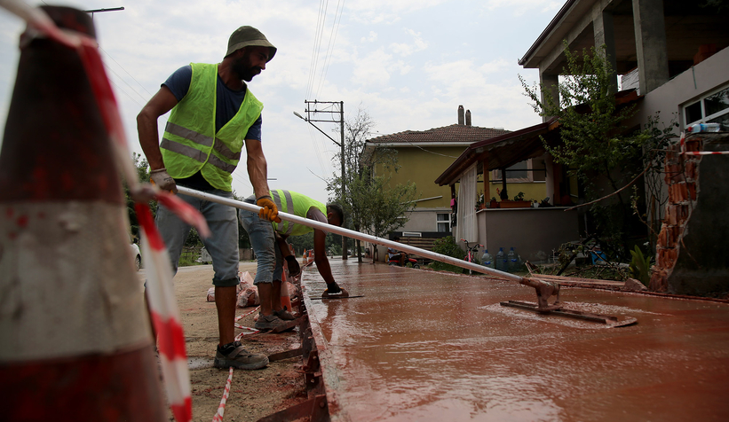 Erenler Çaybaşı’na geniş kaldırımlar