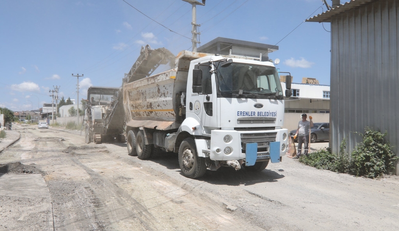 Erenler'de asfalt çalışmaları sürüyor