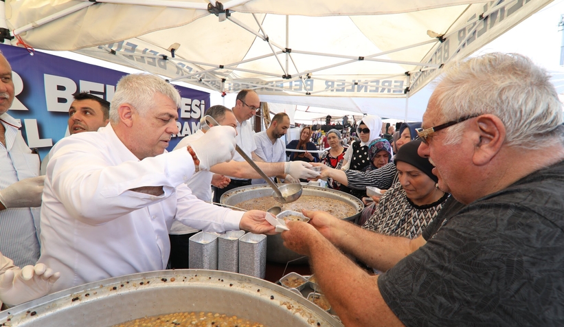 Erenler'de aşure ikramı