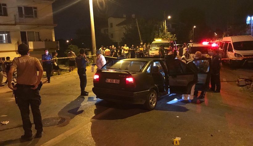 Erenler'de dehşet otomobili taradı: 1 ölü, 2 yaralı