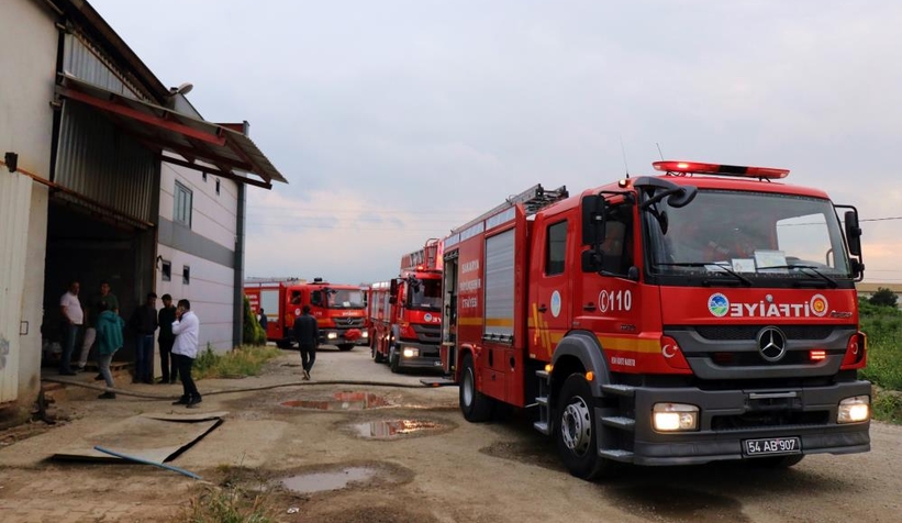 Erenler'de fabrika yangını