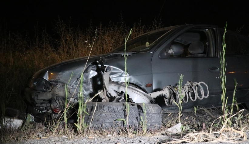 Erenler'de iki otomobil çarpıştı: 3 yaralı