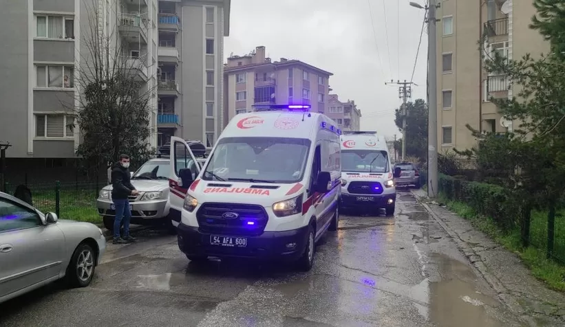 Erenler'de yangın 3 kişi hastaneye kaldırıldı