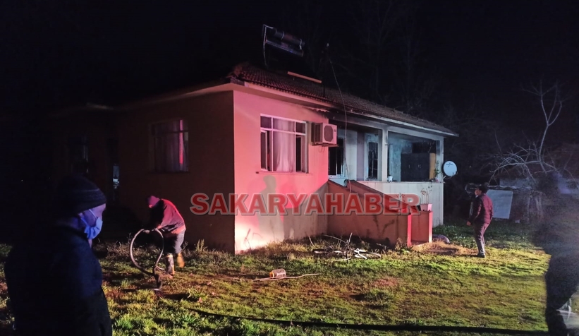 Arifiye'de yangın faciası;Baba ve kızı öldü