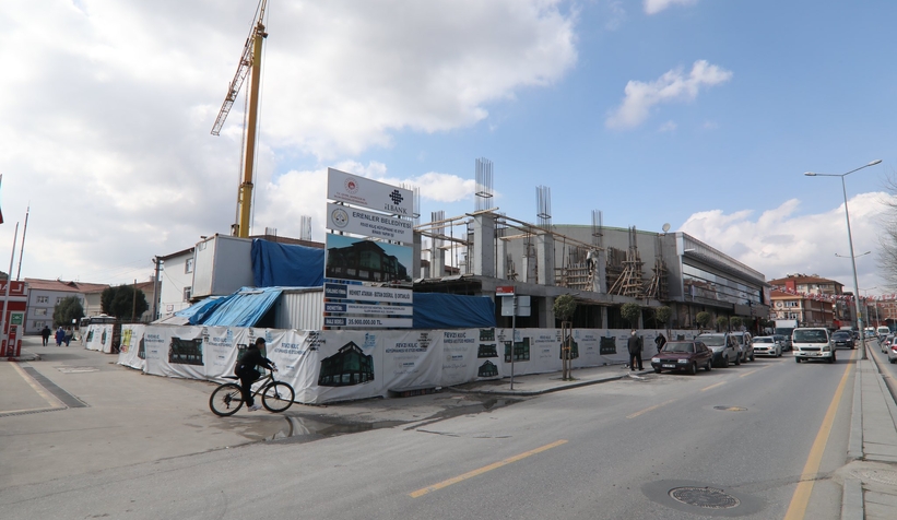 Erenler'in ilk kütüphanesi yükseliyor