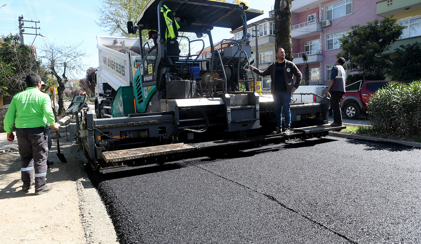 Erenler Zübeyde Hanım Caddesi bayrama hazırlanıyor