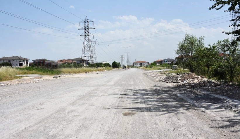 Erenler’de cadde ve yollarda çalışmalar devam ediyor