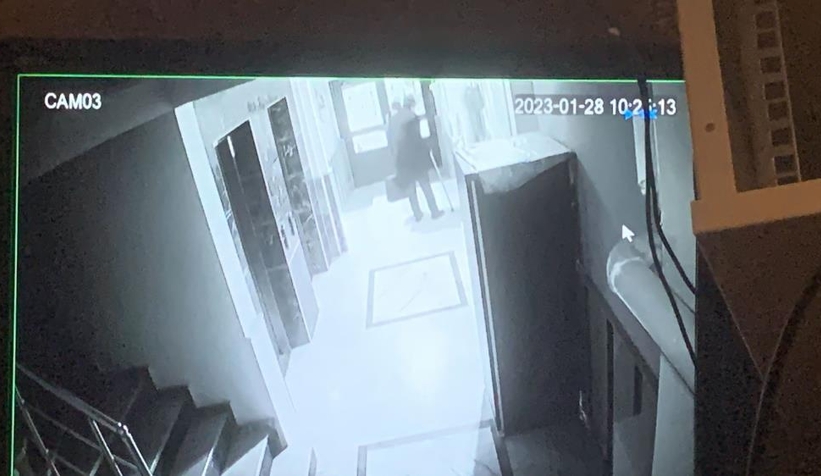 Eşi ve oğlunu öldürdü, bir oğlunu da ağır yaraladı