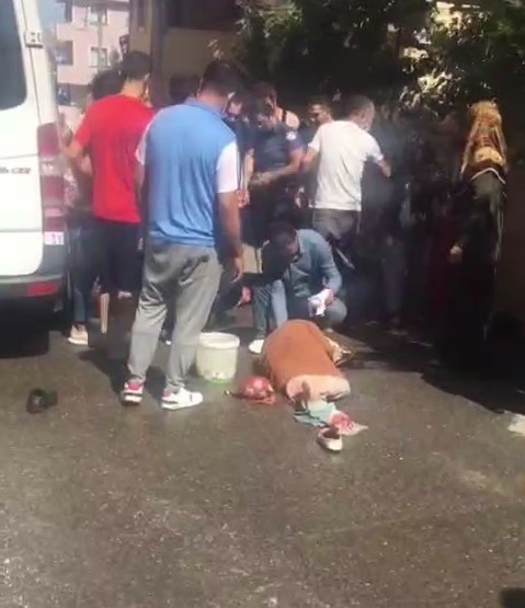 Eşine sokak ortasında dehşeti yaşattı