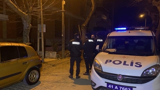 Eşini bıçaklayarak ağır yaraladı