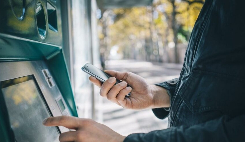 Eşinin maaşına el koyan koca şimdi yandı