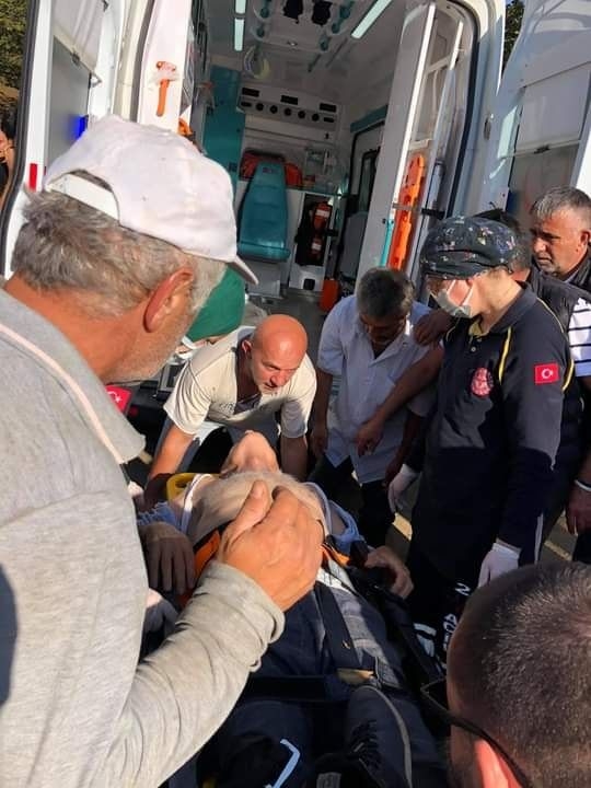 Eski muhtar traktörün altında kaldı