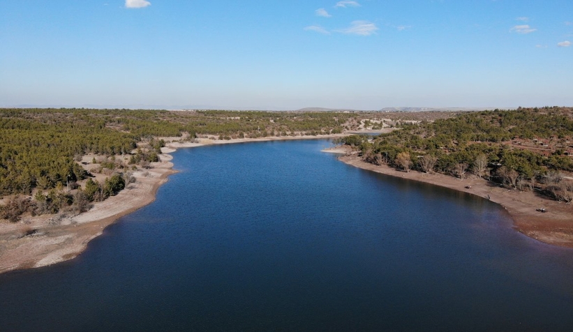 Eskişehir'de kuraklıkla gündeme gelen gölet, kışın canlandı