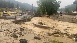 Esmahanım köyünü yine sel vurdu
