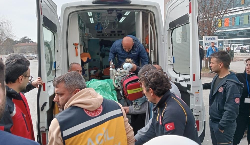 Eşya almaya çıkıp enkazda kalan baba ve kızı sağ çıkartıldı