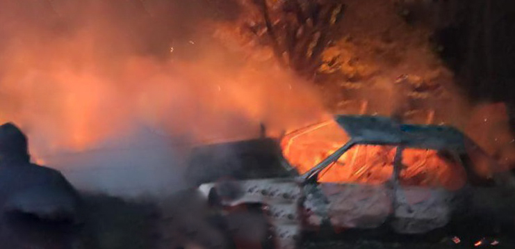 Ev ve otomobil küle döndü