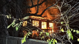 Ev yangını 4 saatte kontrol altına alındı