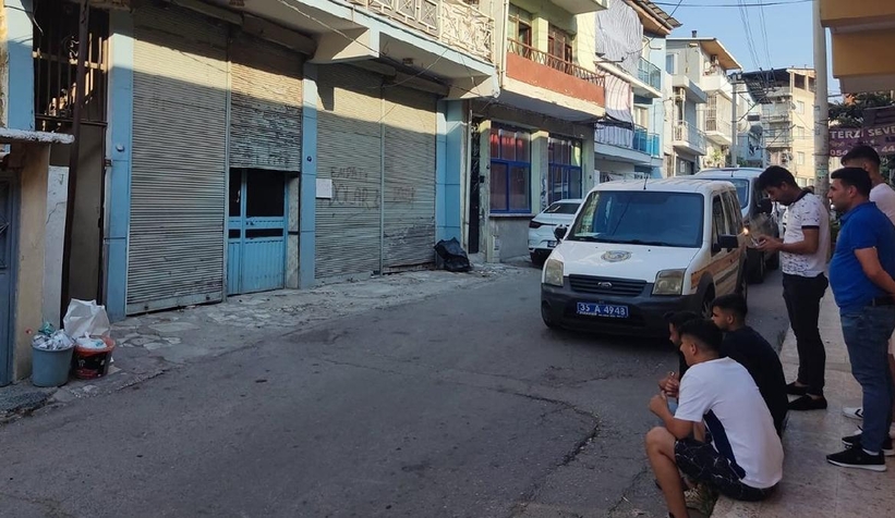 Evde karısıyla birlikte yakaladığı genci öldürdü