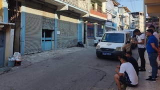 Evde karısıyla birlikte yakaladığı genci öldürdü