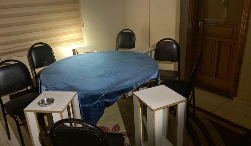 Evde oyun oynarken yakalandılar