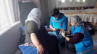 Evde sağlık ekipleri yalnız bırakmıyor